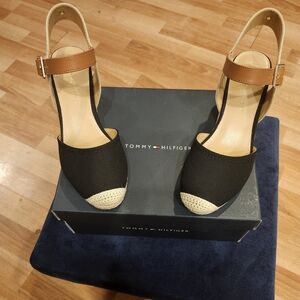 Tommy Hilfiger Women's Nilsa Espadrille Black Wedge Sandal Size 7 -New